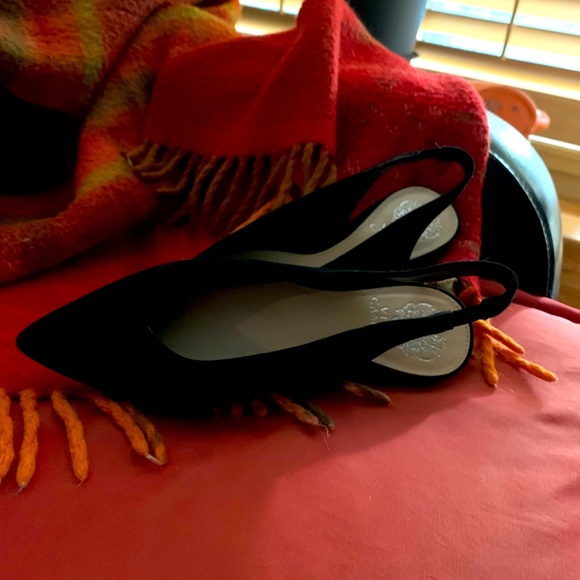 Beautiful Black Suede Vince Camuto Matilda sling back, size 6 - Picture 4 of 10